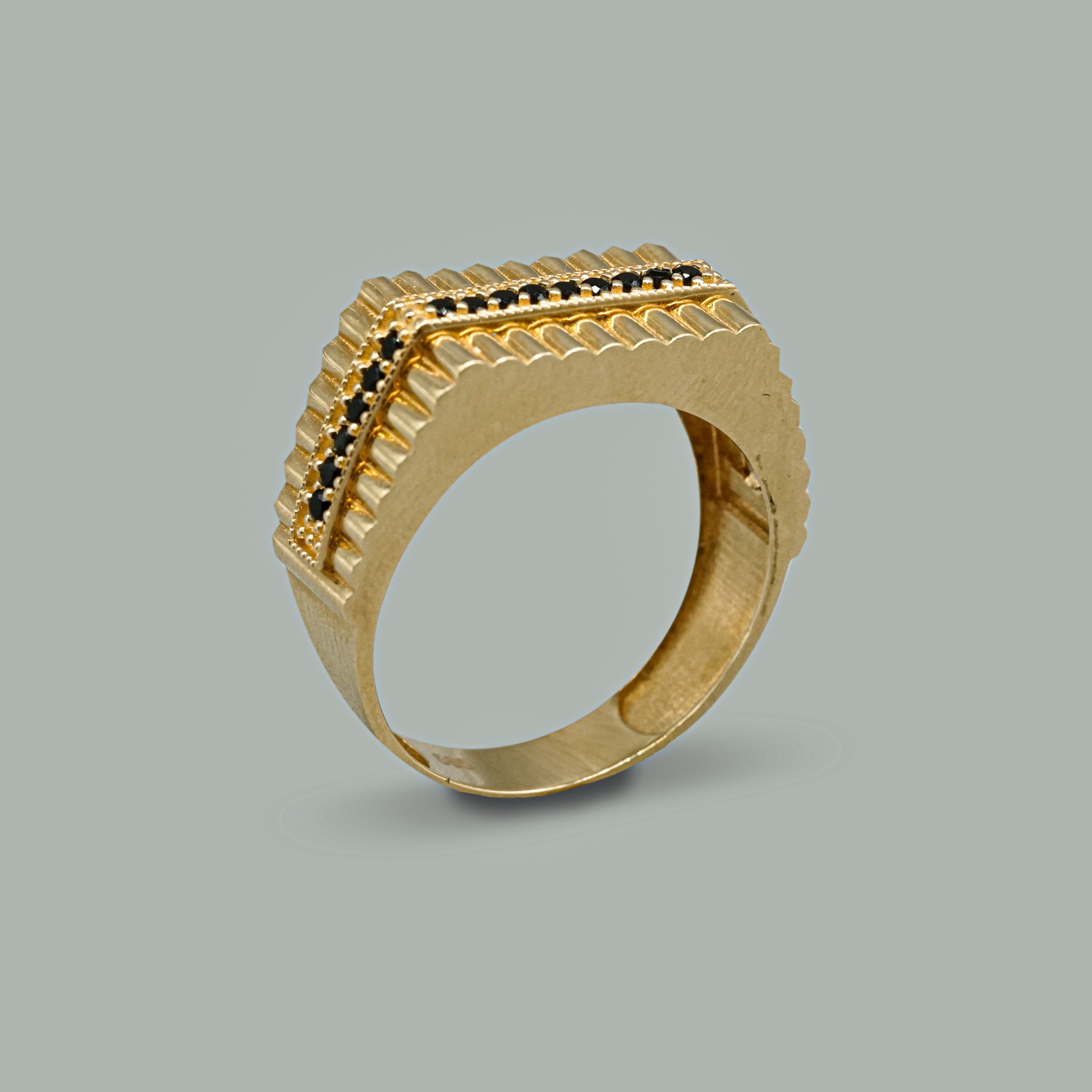 Herren Ring 14 Karat 585 Gelbgold mit schwarzem Zirkonia Stein