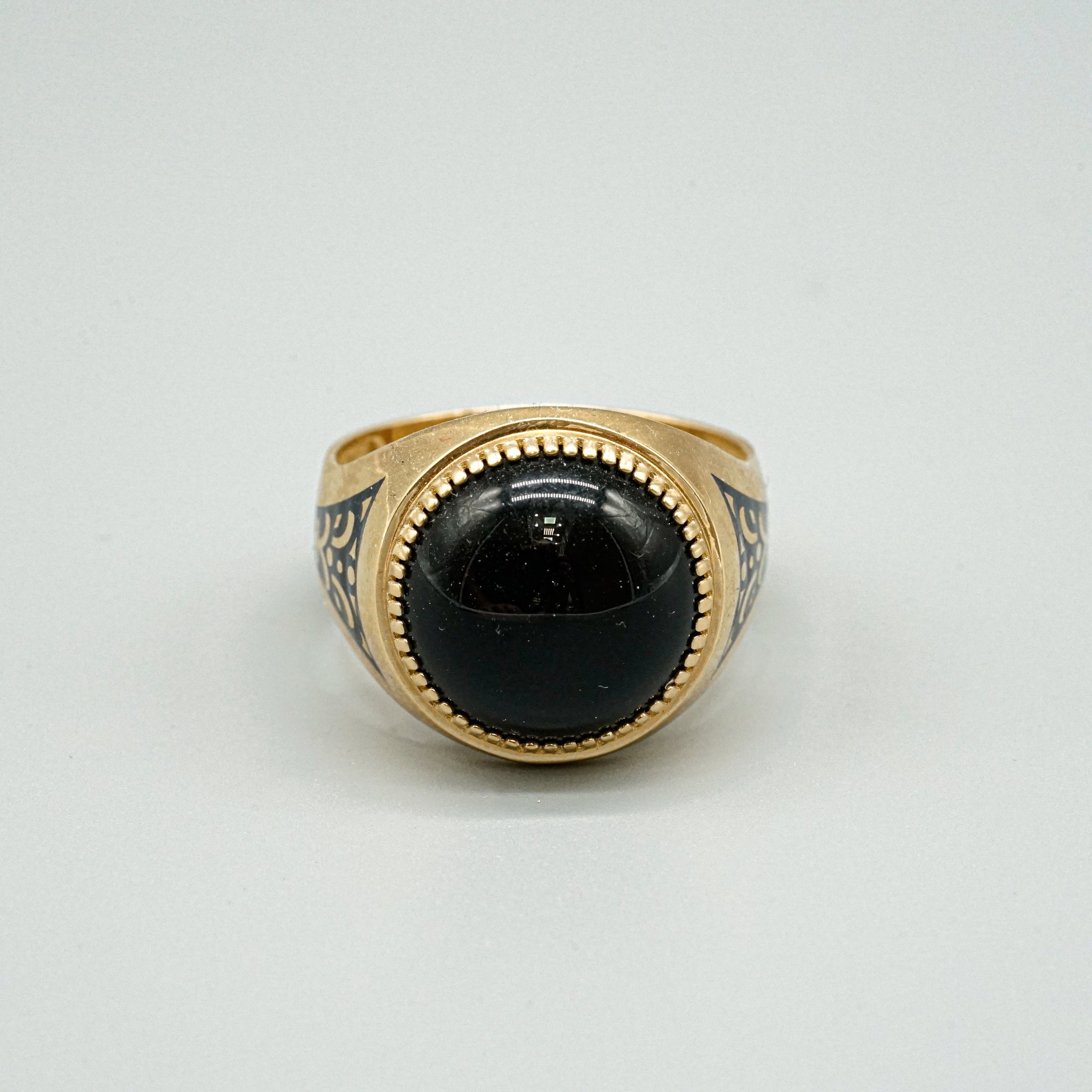 Herren Ring 14 Karat 585 Gelbgold mit schwarzem Emaille Stein